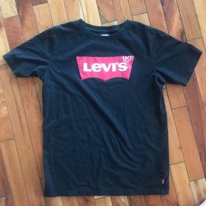 Red Levi’s logo t shirt
